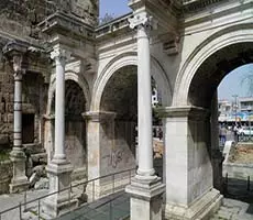 دروازه حادریان Hadrian’s Gate